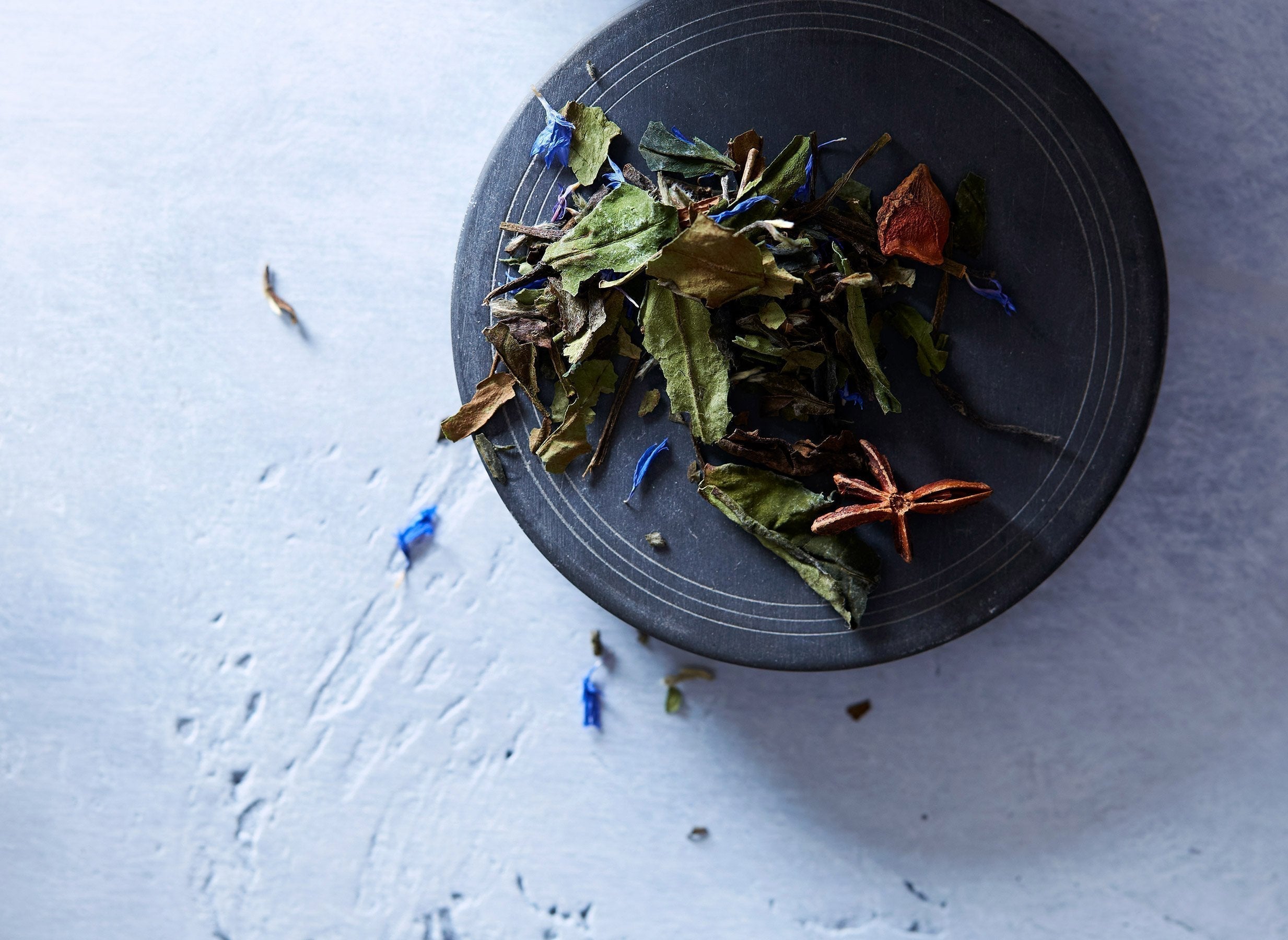 Indulge in premium loose leaf tea blends, made of the finest herbs and botanicals. Hand blended in our Brooklyn Atelier.