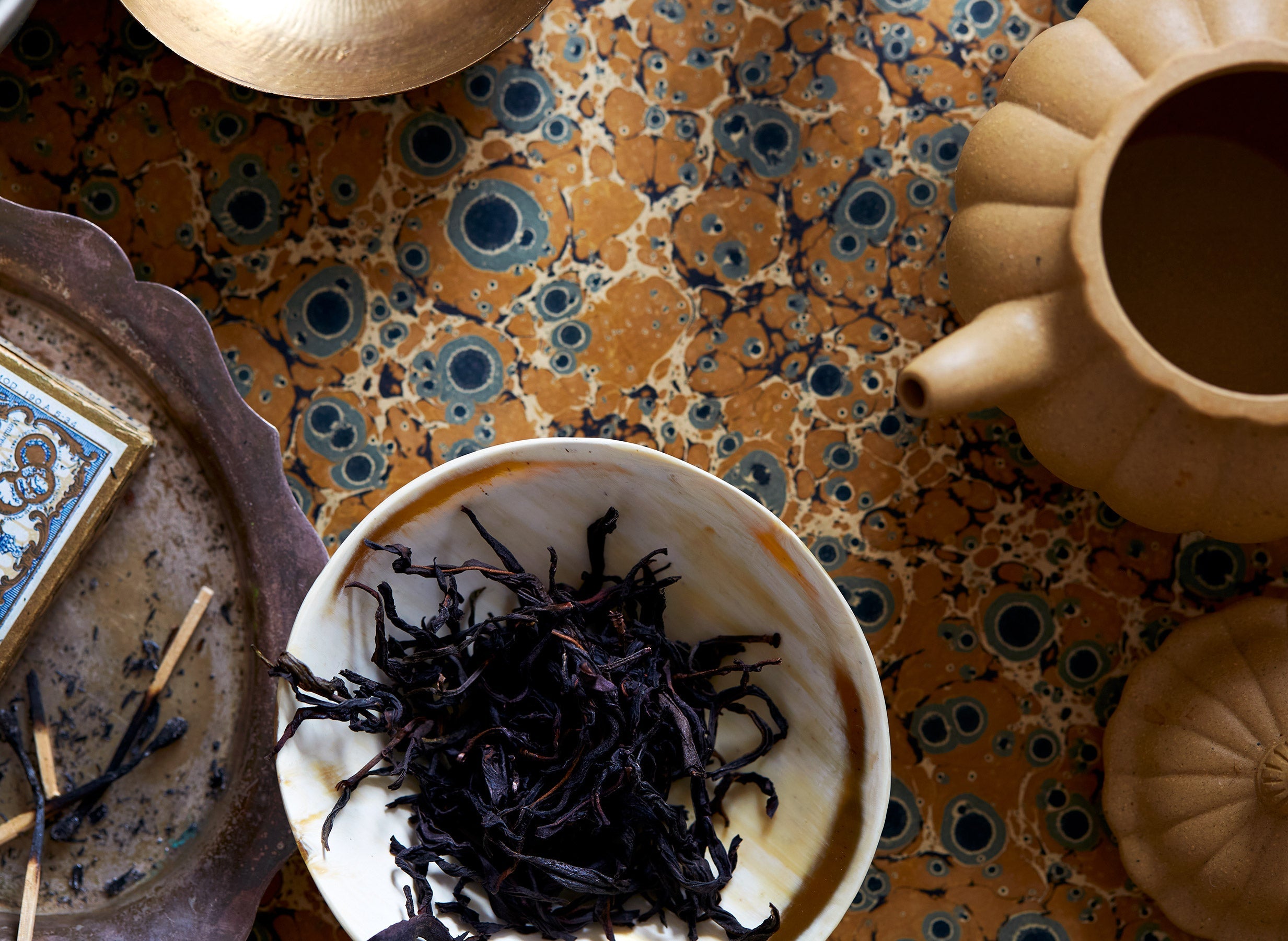 Discover premium loose leaf oolong tea from BELLOCQ and elevate your everyday rituals. Free U.S. shipping available.
