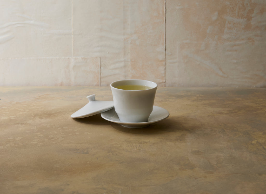 Aperto Cup & Saucer with Lid