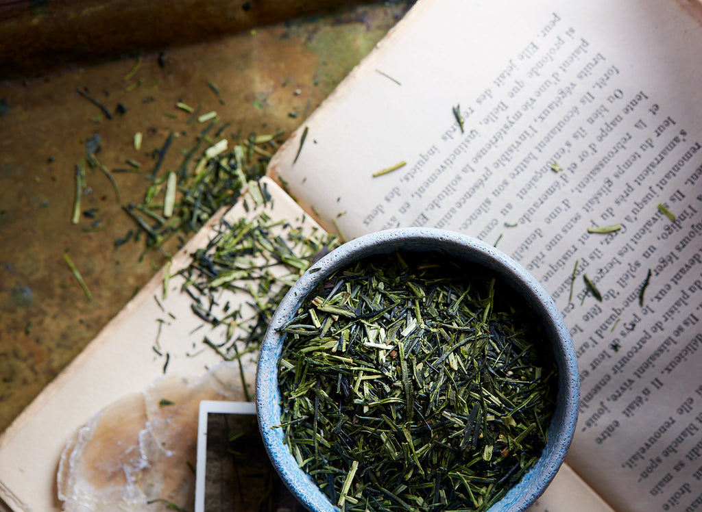 Shop kukicha karigane tea at BELLOCQ, home to world's finest luxury teas. This "twig tea" compliments its rich, buttery taste with equally balanced fruit and floral notes.